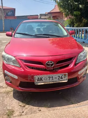 Toyota Corolla LE 4dr Sedan (1.8L 4cyl 4A) 2013 Silver