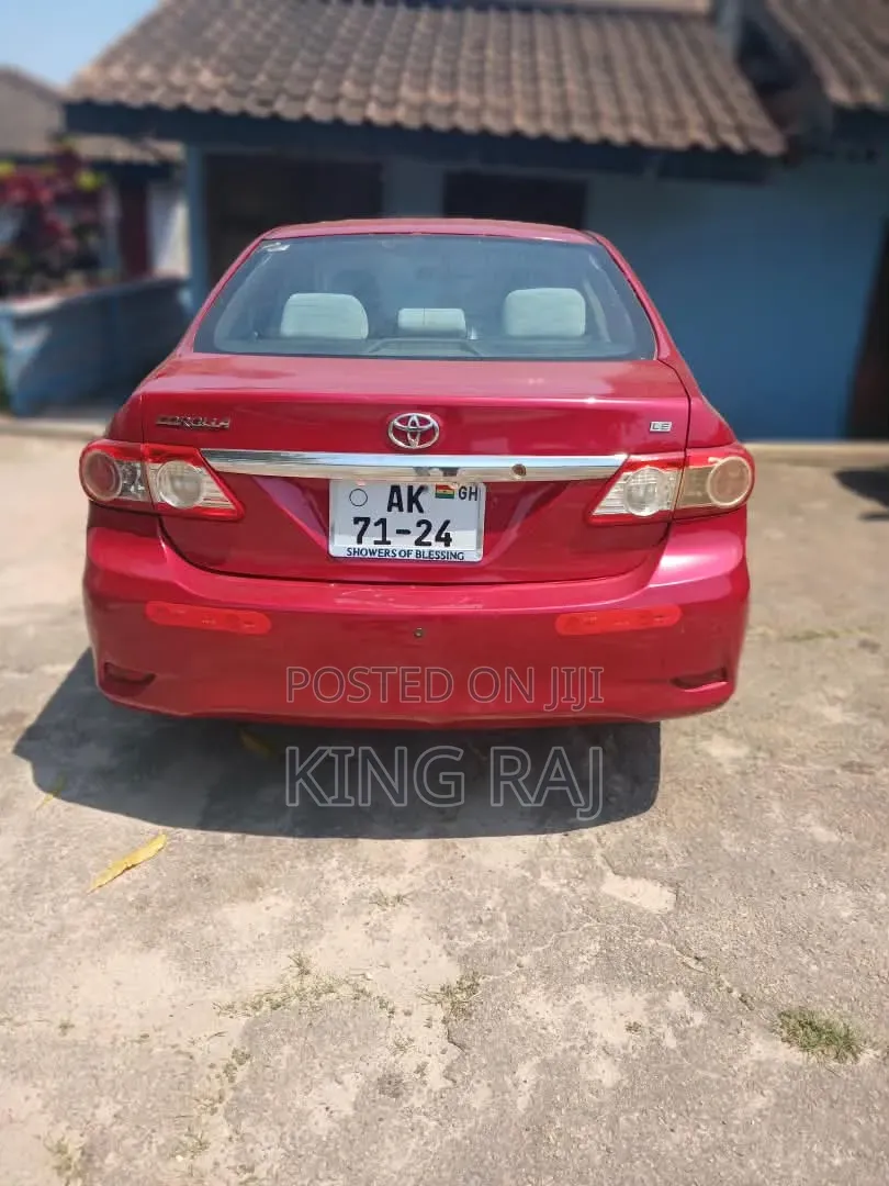 Toyota Corolla LE 4dr Sedan (1.8L 4cyl 4A) 2013 Silver
