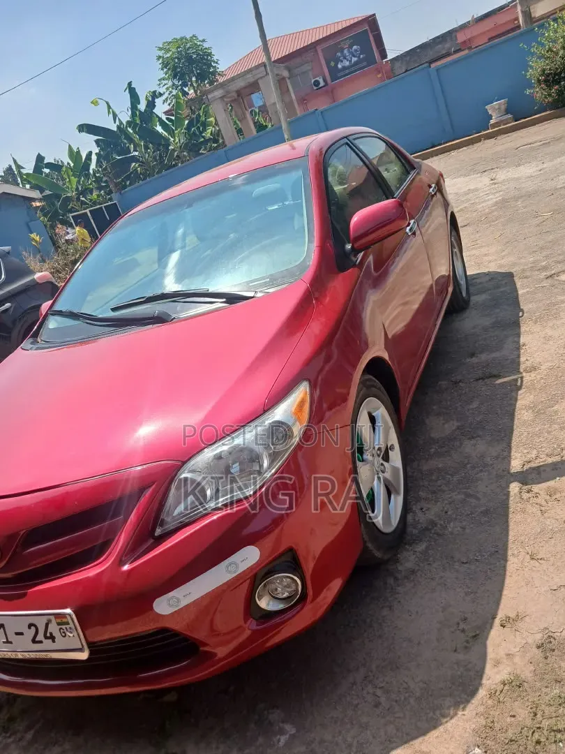 Toyota Corolla LE 4dr Sedan (1.8L 4cyl 4A) 2013 Silver