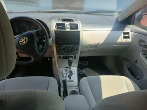 Toyota Corolla LE 4dr Sedan (1.8L 4cyl 4A) 2013 Silver