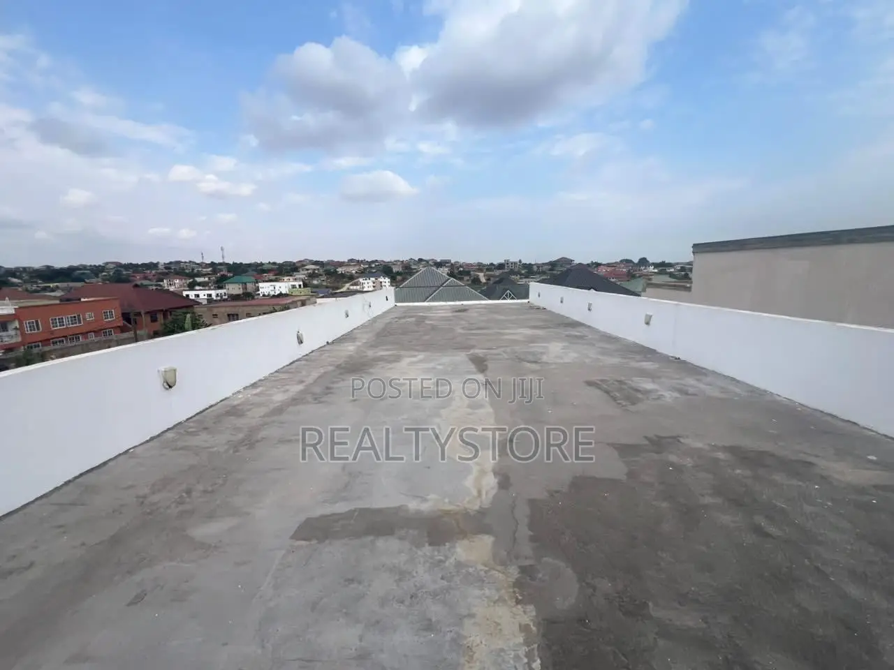 4bdrm House in Pokuase, Accra Metropolitan for sale