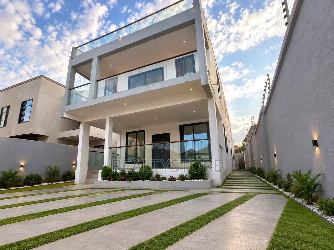 4bdrm House in Pokuase, Accra Metropolitan for sale