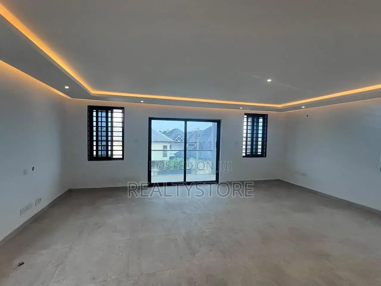 4bdrm House in Pokuase, Accra Metropolitan for sale