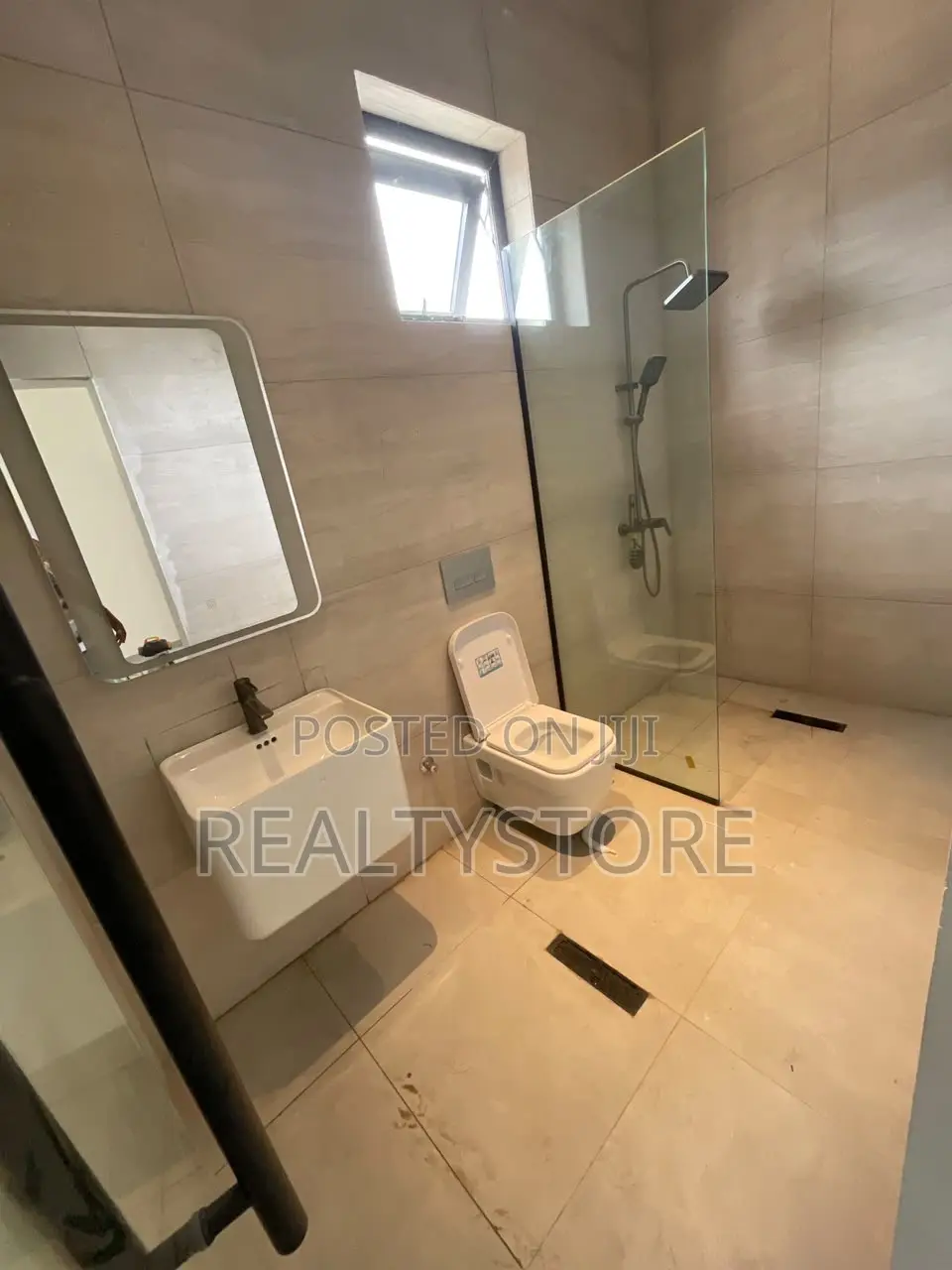 4bdrm House in Acp, Accra Metropolitan for sale