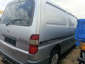 Toyota HiAce 1999 Silver