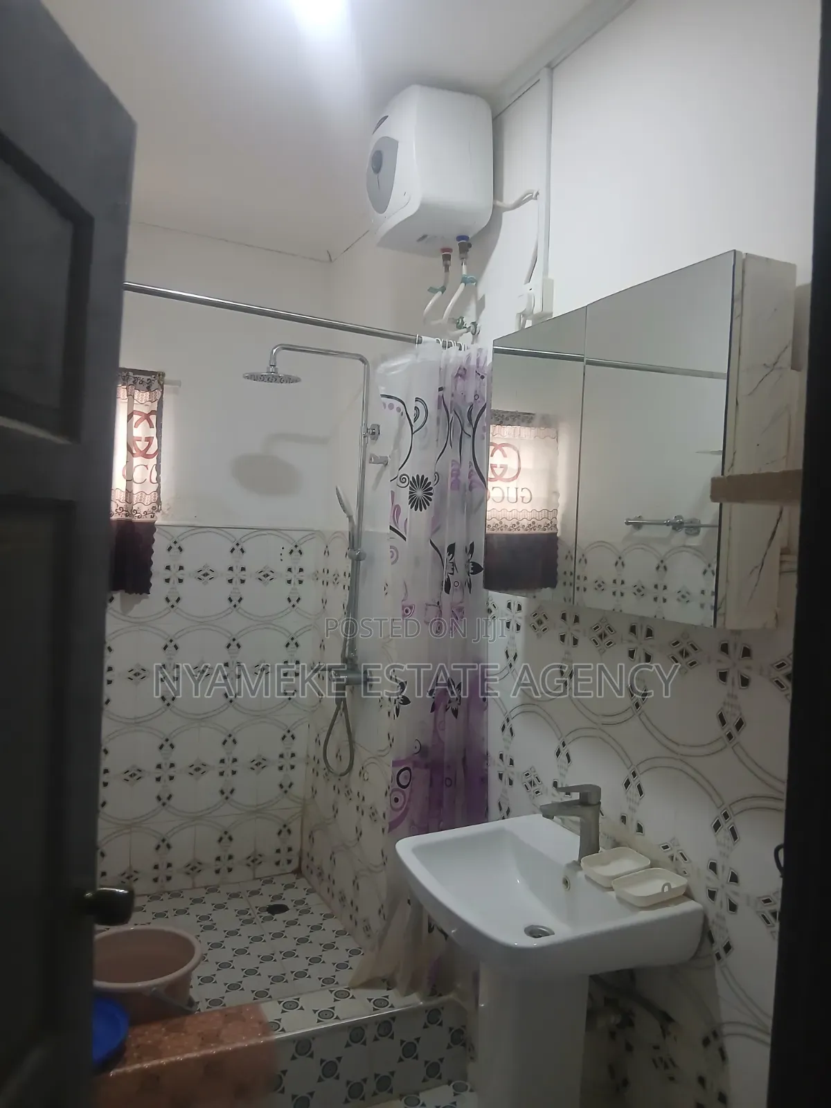 Furnished 2bdrm Apartment in Exhibition for rent
