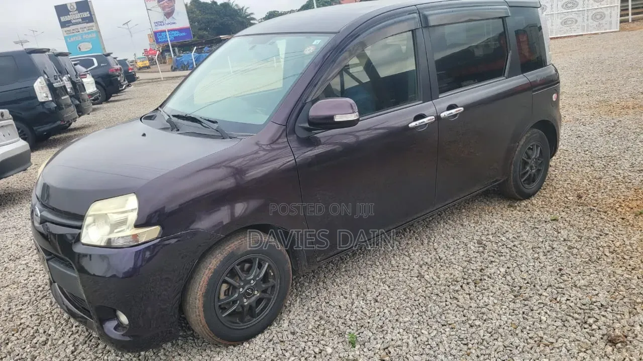Toyota Sienta 2015 Gray