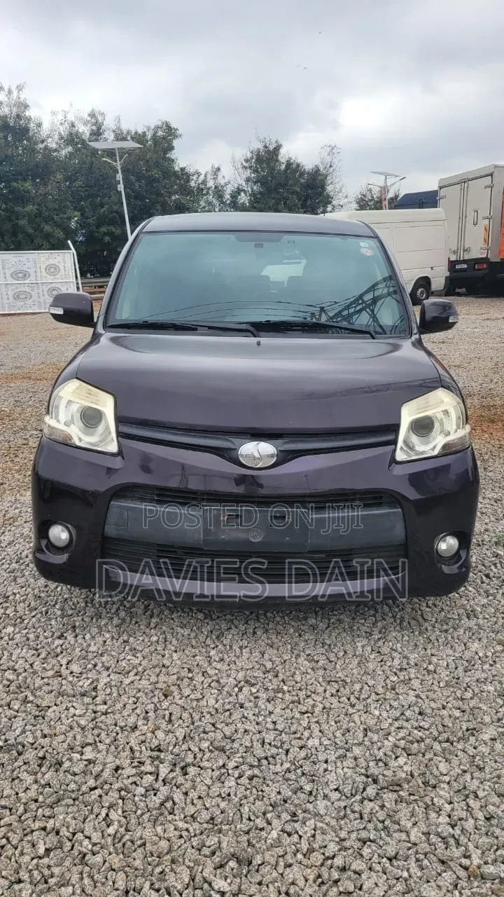 Toyota Sienta 2015 Gray