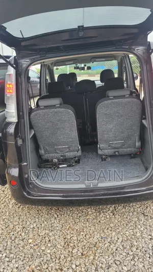 Toyota Sienta 2015 Gray