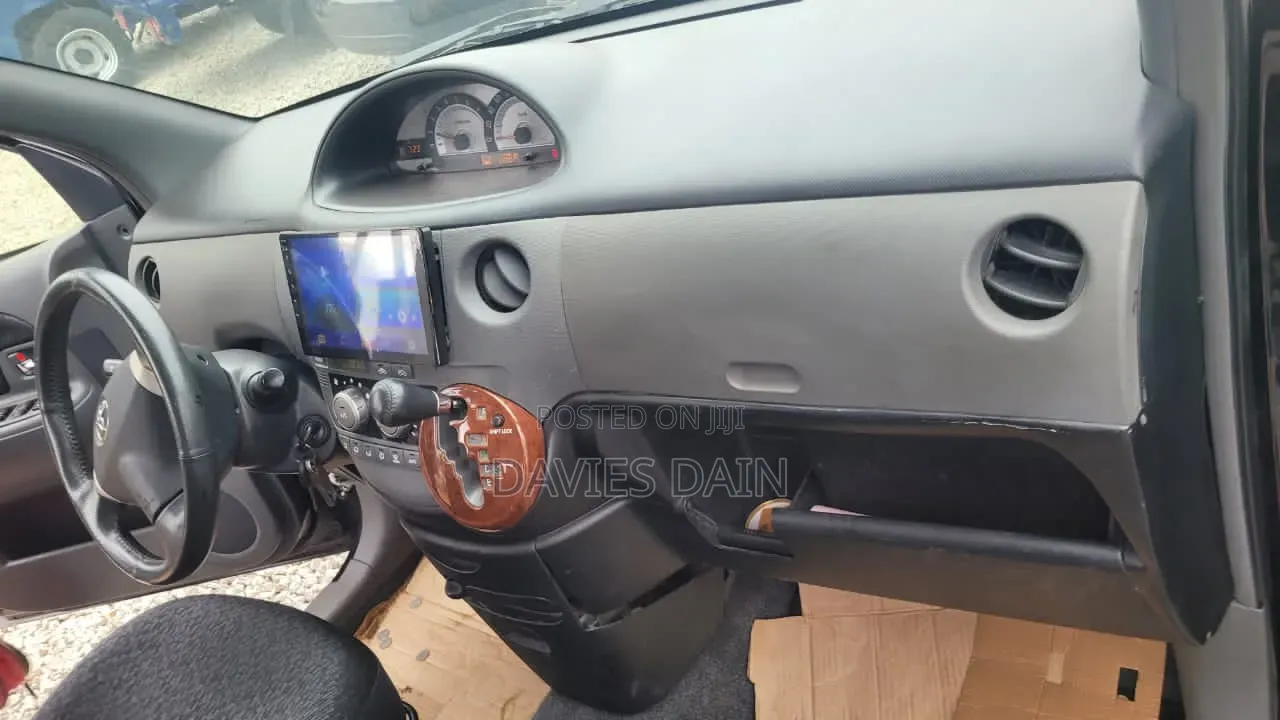Toyota Sienta 2015 Gray