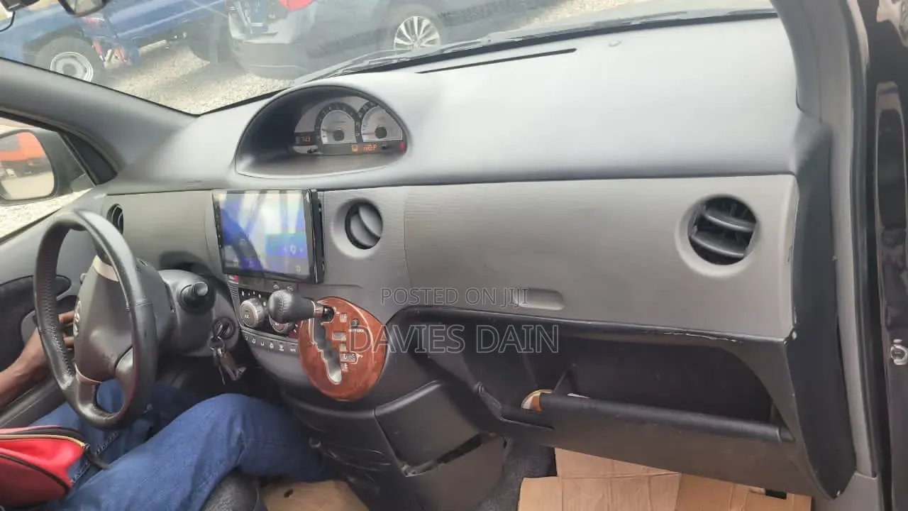 Toyota Sienta 2015 Gray