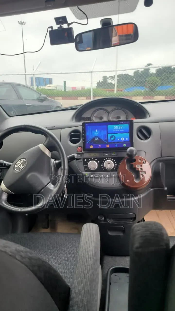 Toyota Sienta 2015 Gray