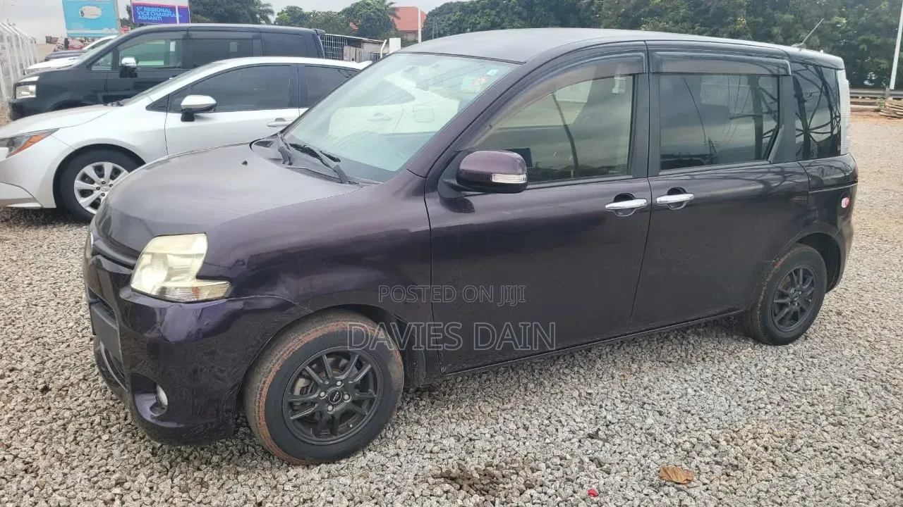 Toyota Sienta 2015 Gray
