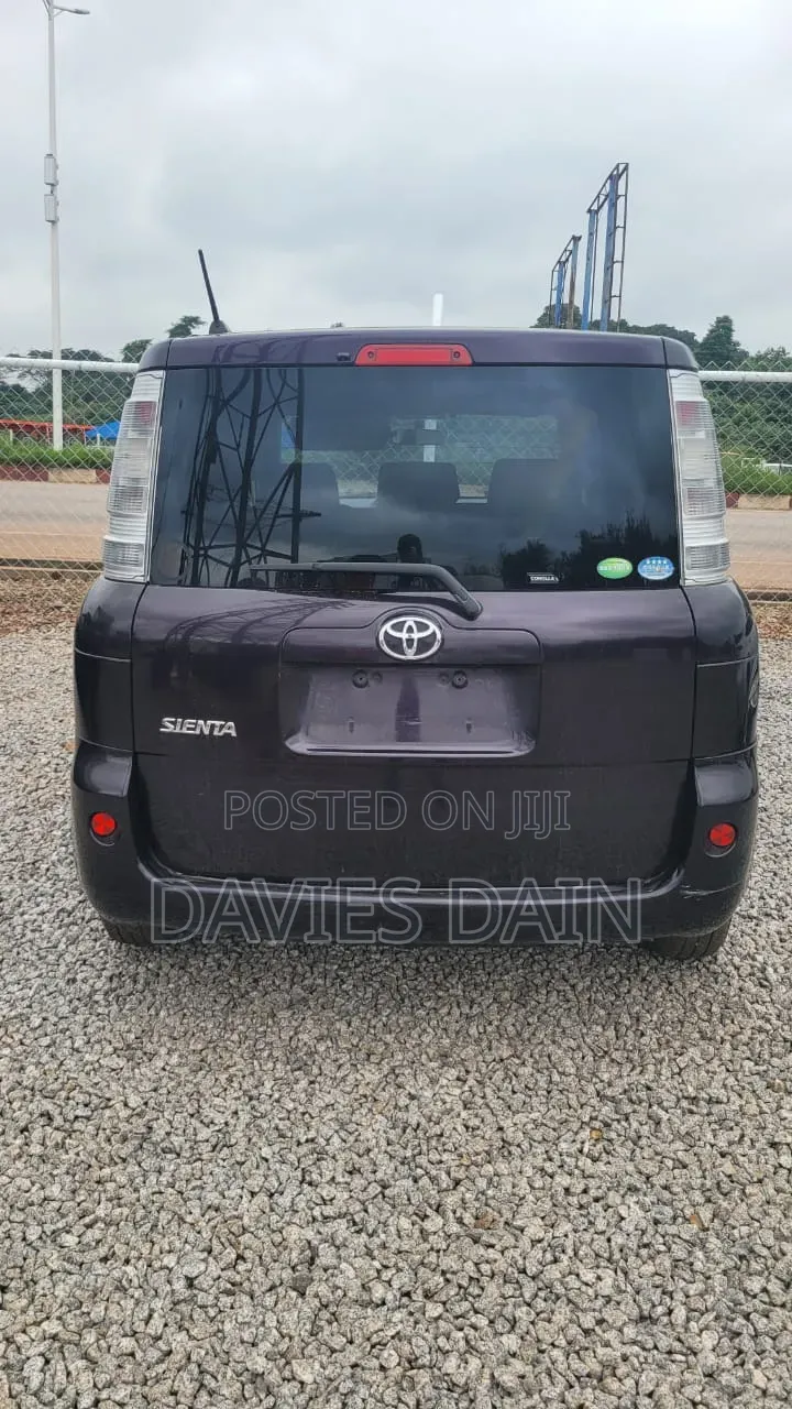 Toyota Sienta 2015 Gray