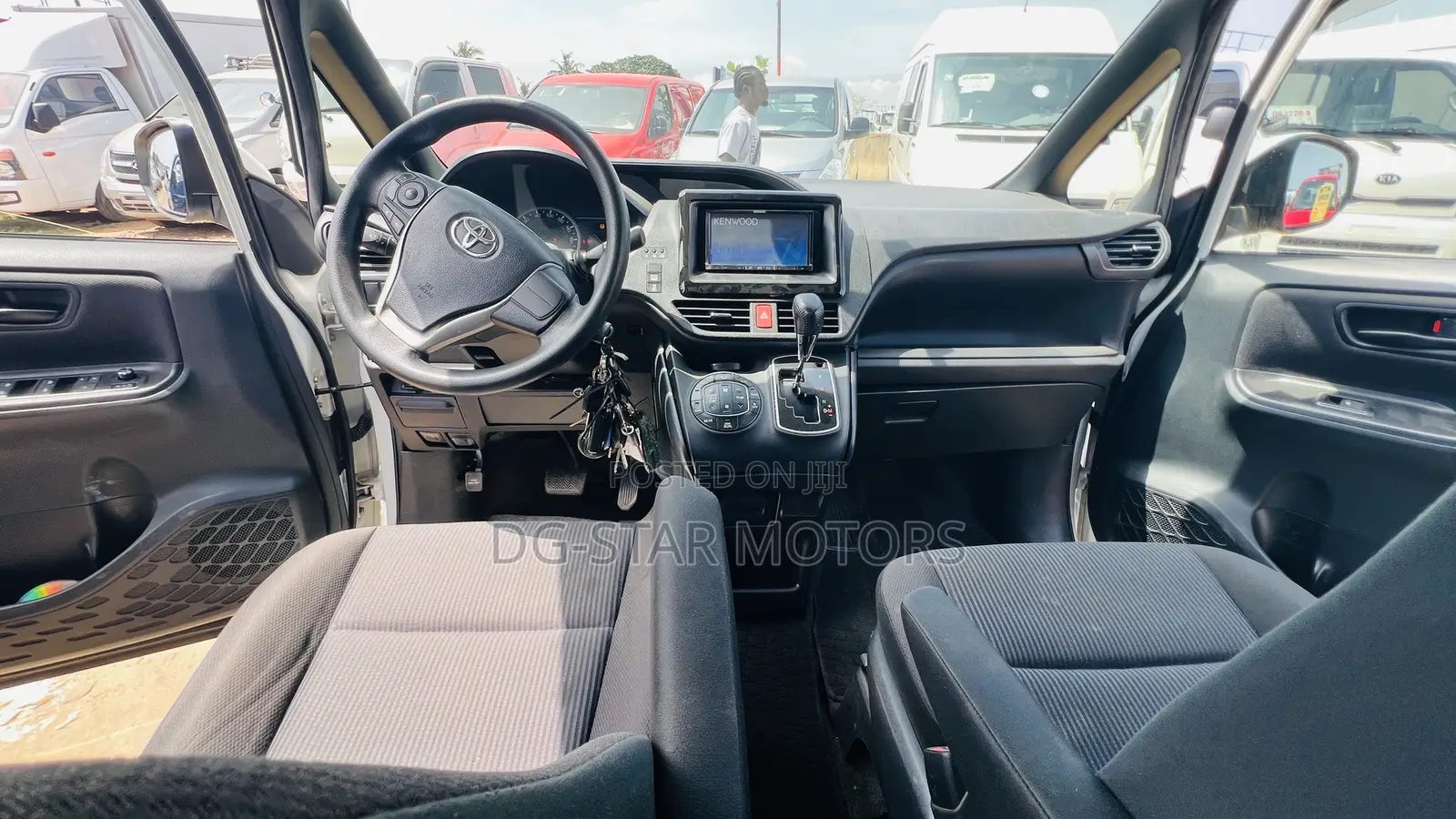 Toyota Voxy V 4WD 8-Seater 2015 White