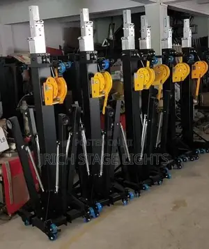 6m Heavy-Duty Crank-Up Lighting Stand 2600lb