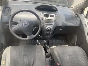 Toyota Yaris Base Hatchback 3dr 2010 Gray