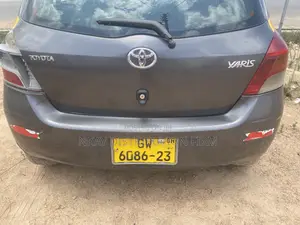 Toyota Yaris Base Hatchback 3dr 2010 Gray