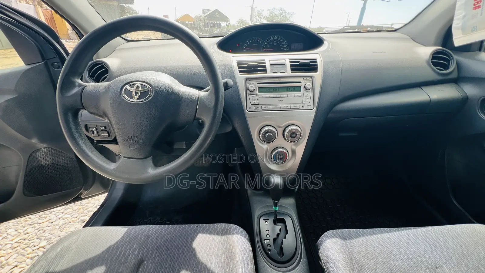 Toyota Yaris 2012 Gray