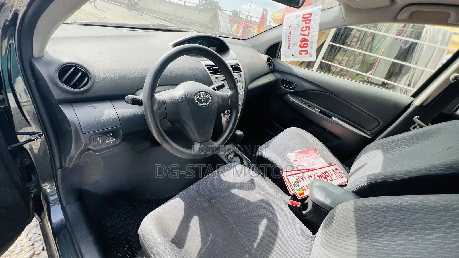 Toyota Yaris 2012 Gray