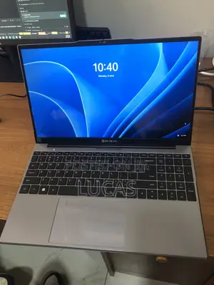 New Laptop 8GB AMD Ryzen 5 SSD 256GB