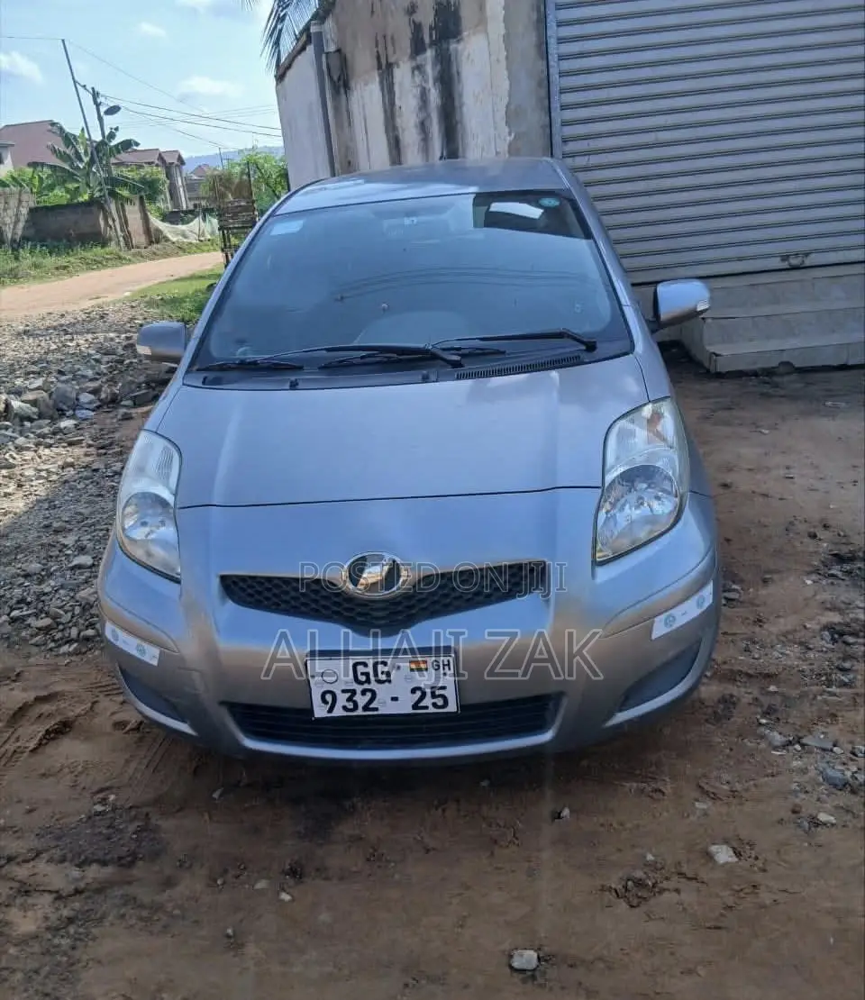 Toyota Vitz 1.3 AWD 3dr 2010 Silver