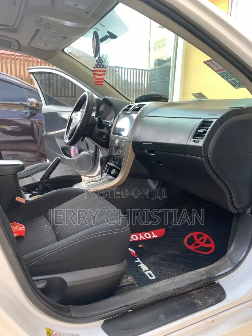 Toyota Corolla S Special Edition 4dr Sedan (1.8L 4cyl 4A) 2013 White