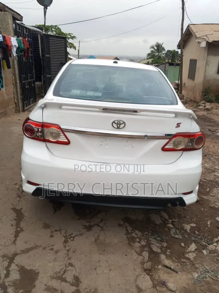 Toyota Corolla S Special Edition 4dr Sedan (1.8L 4cyl 4A) 2013 White