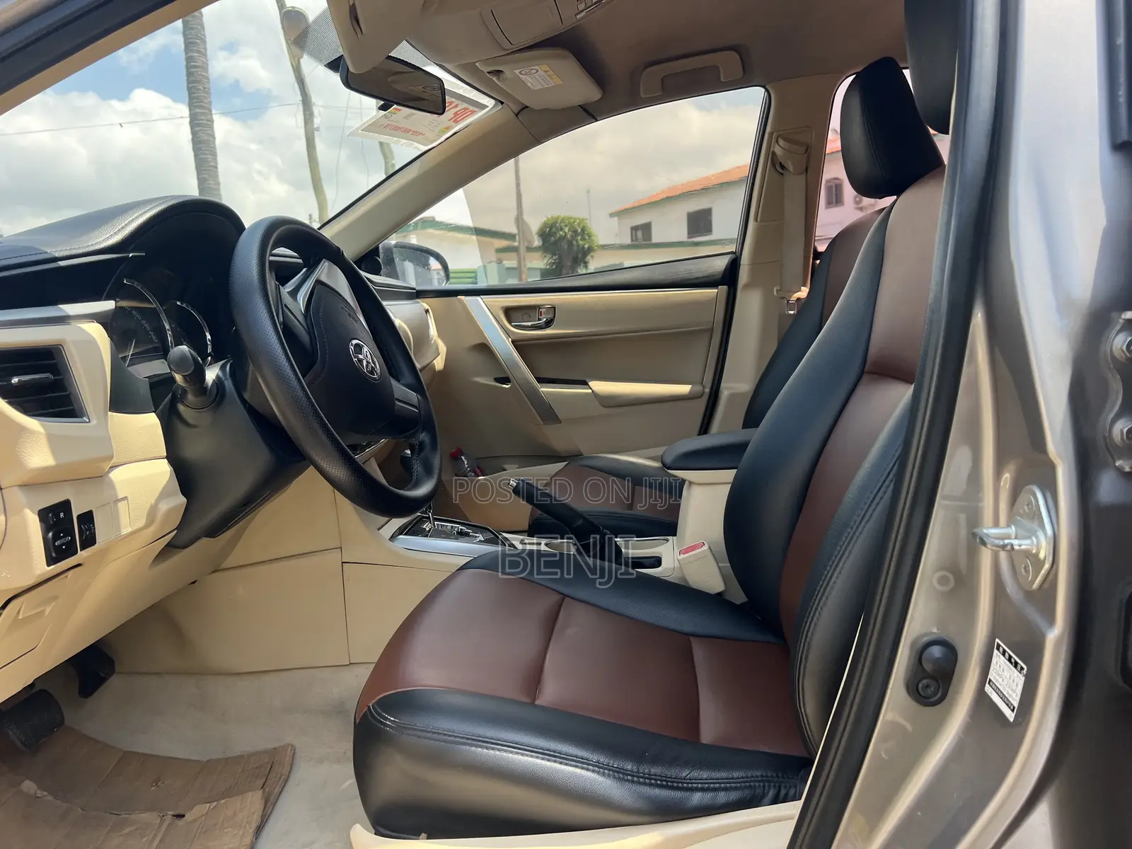 Toyota Corolla 2016 Gold