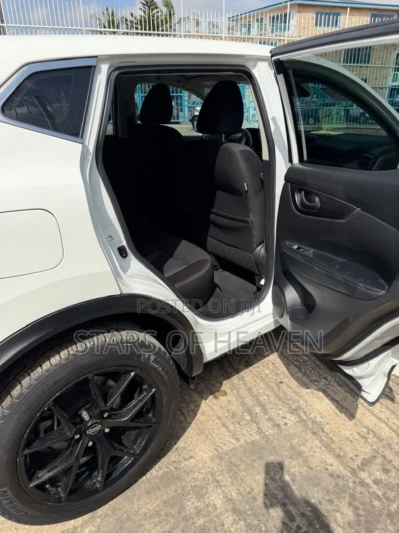 Nissan Rogue 2021 White
