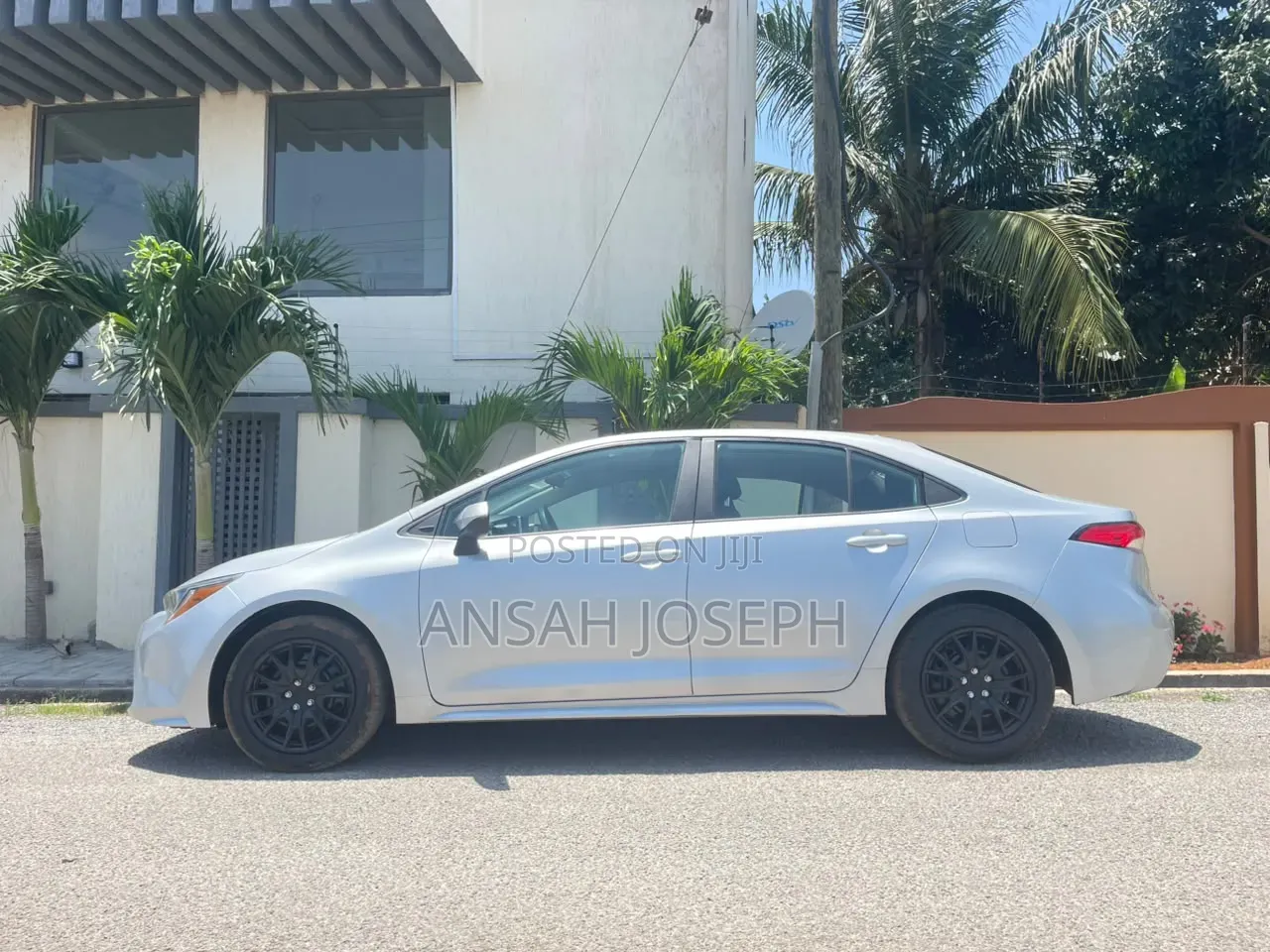Toyota Corolla LE 2020 Silver