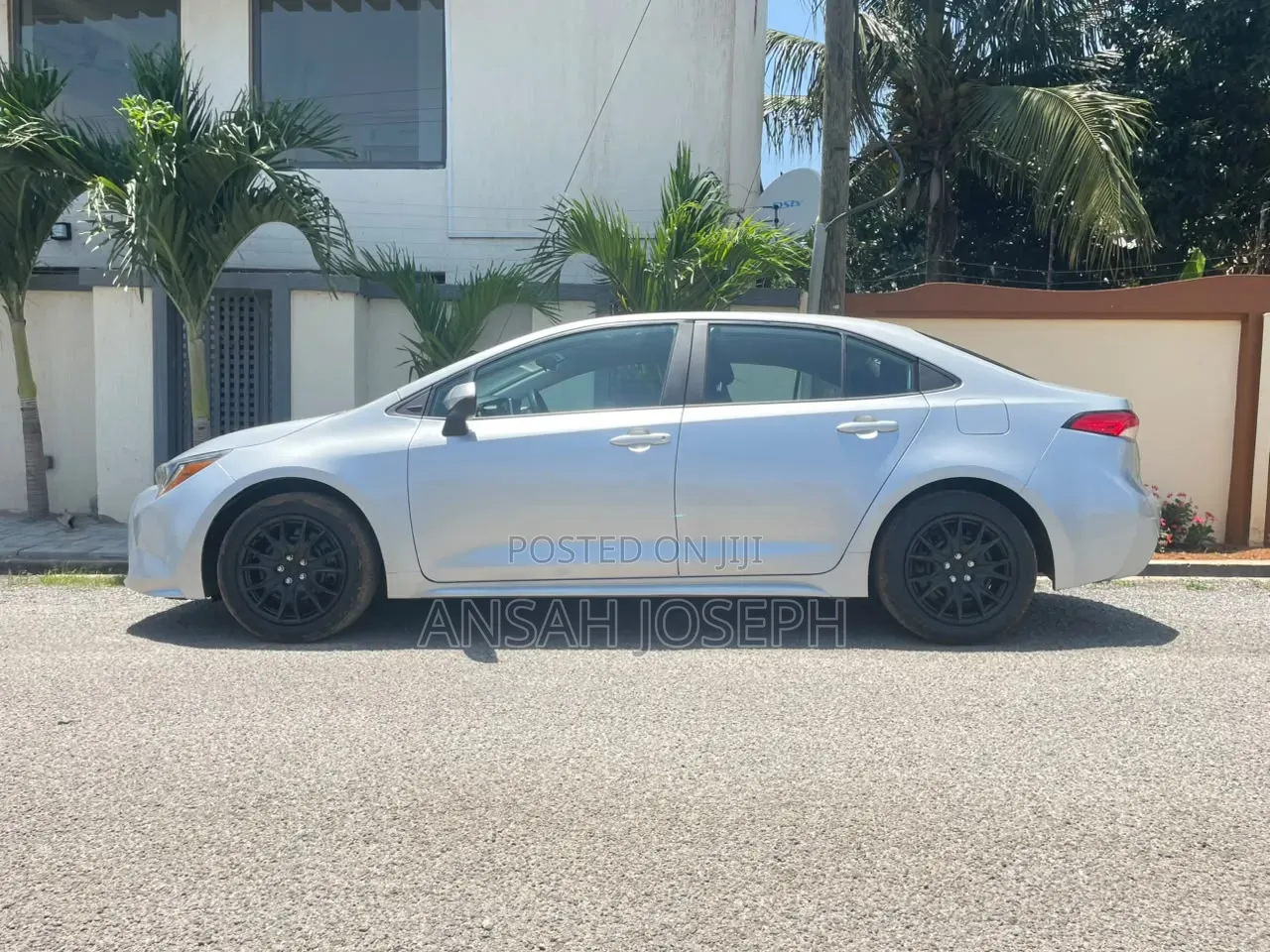 Toyota Corolla LE 2020 Silver