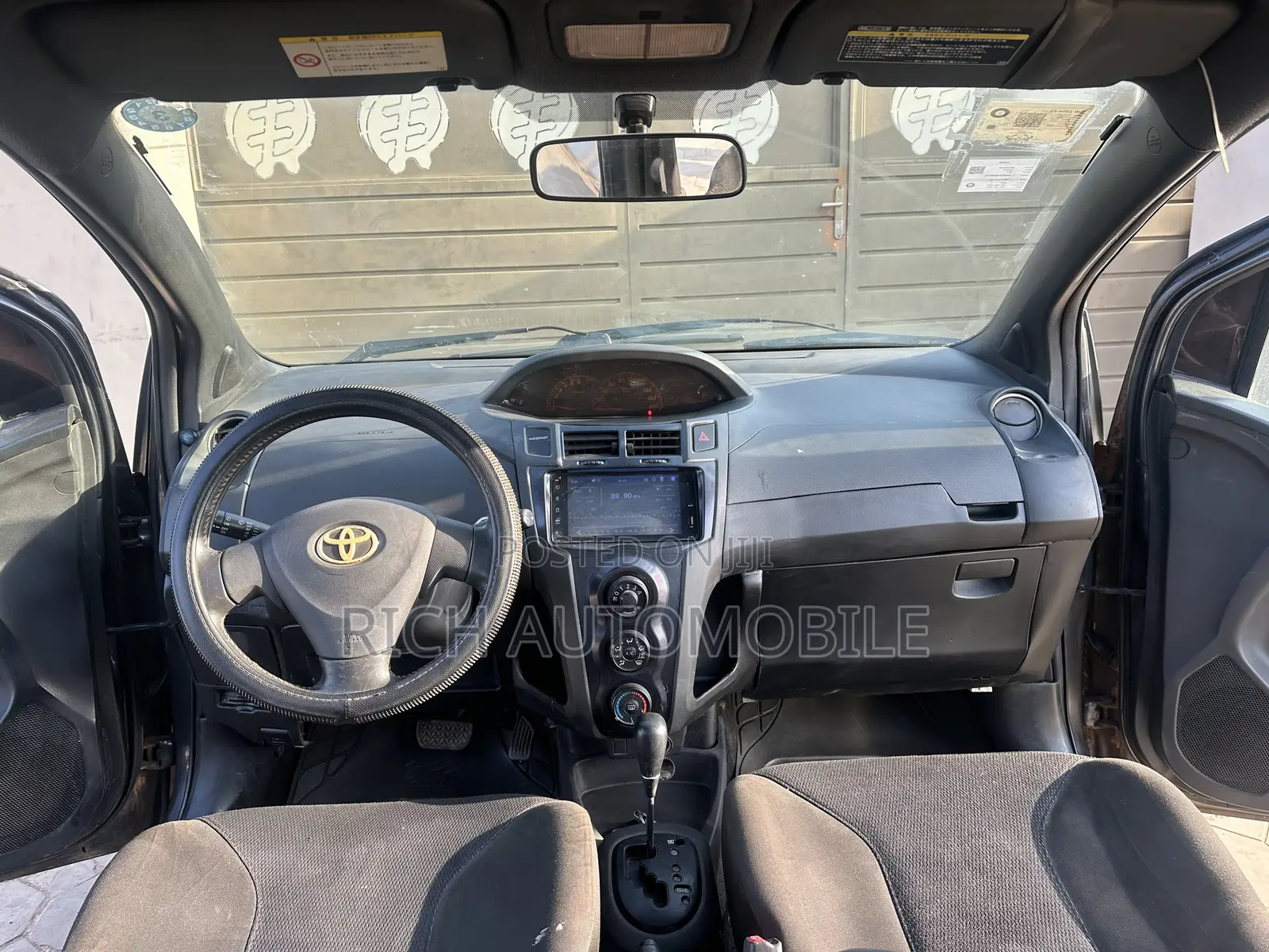 Toyota Vitz 1.3 FWD 3dr 2010 Gray