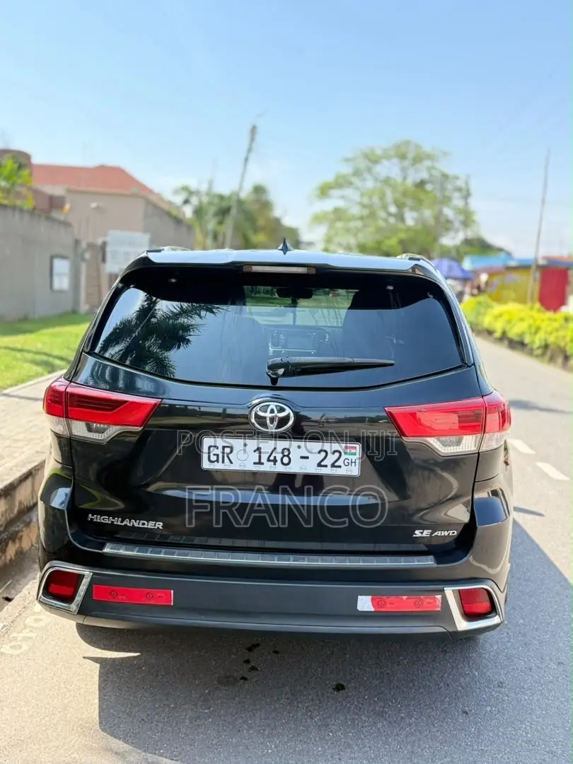 Toyota Highlander SE 4x2 V6 (3.5L 6cyl 8A) 2017 Black