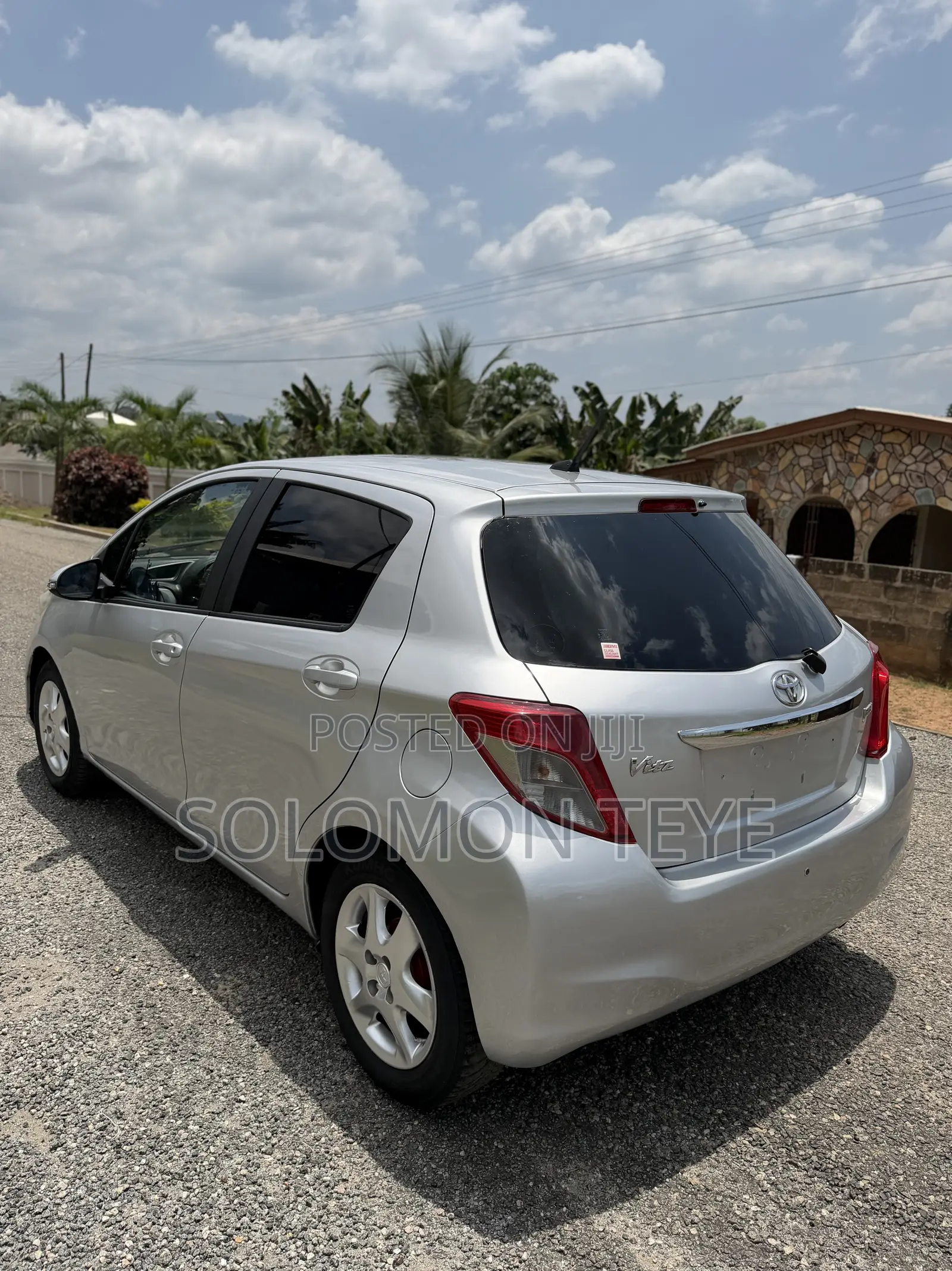 Toyota Vitz 1.3 FWD 5dr 2012 Gray