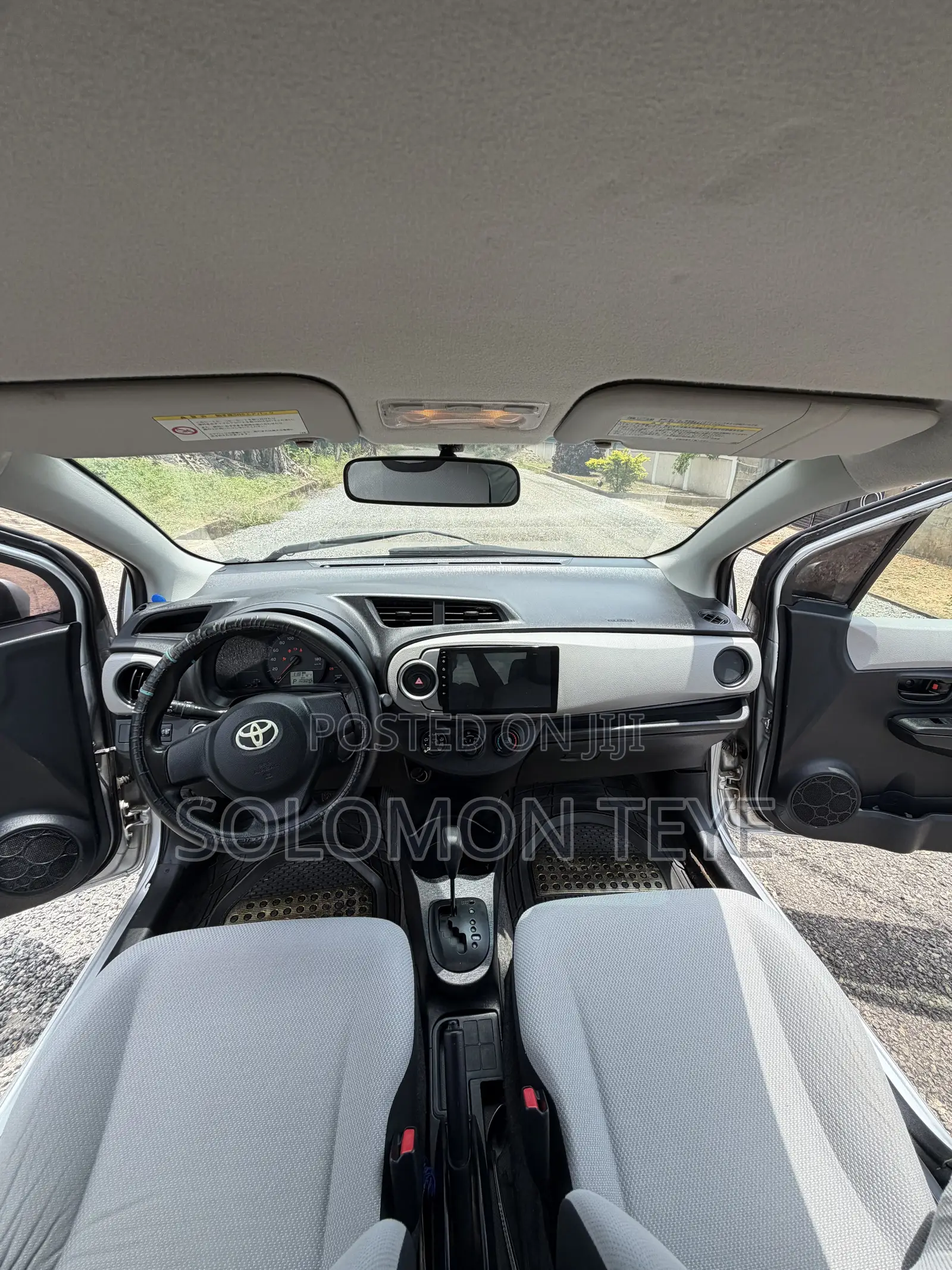 Toyota Vitz 1.3 FWD 5dr 2012 Gray