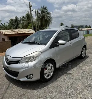Toyota Vitz 1.3 FWD 5dr 2012 Gray