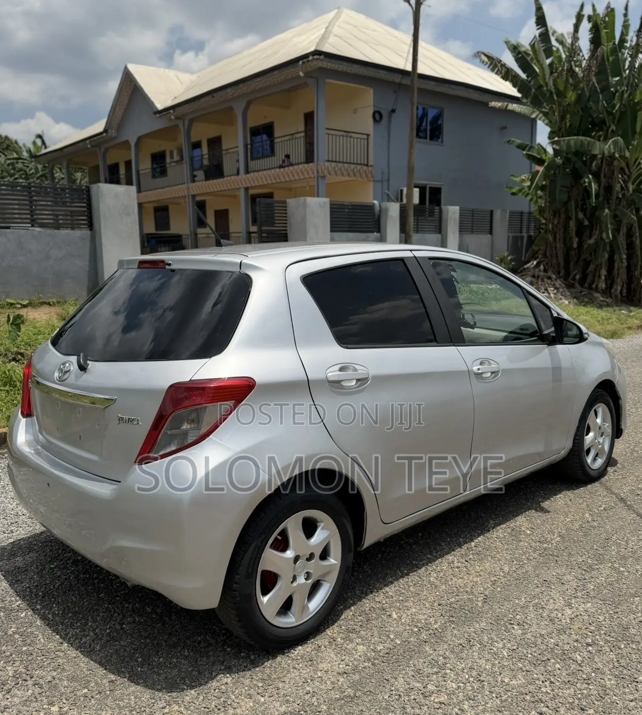 Toyota Vitz 1.3 FWD 5dr 2012 Gray