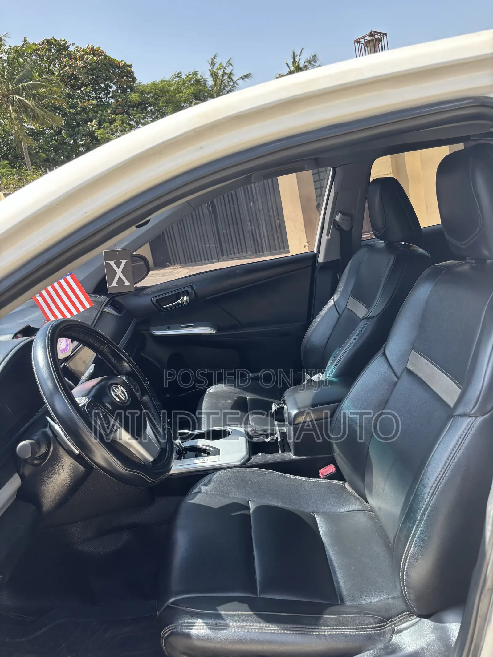 Toyota Camry SE Sport 4dr Sedan w/Prod. End 11/13 (2.5L 4cyl 6A) 2014