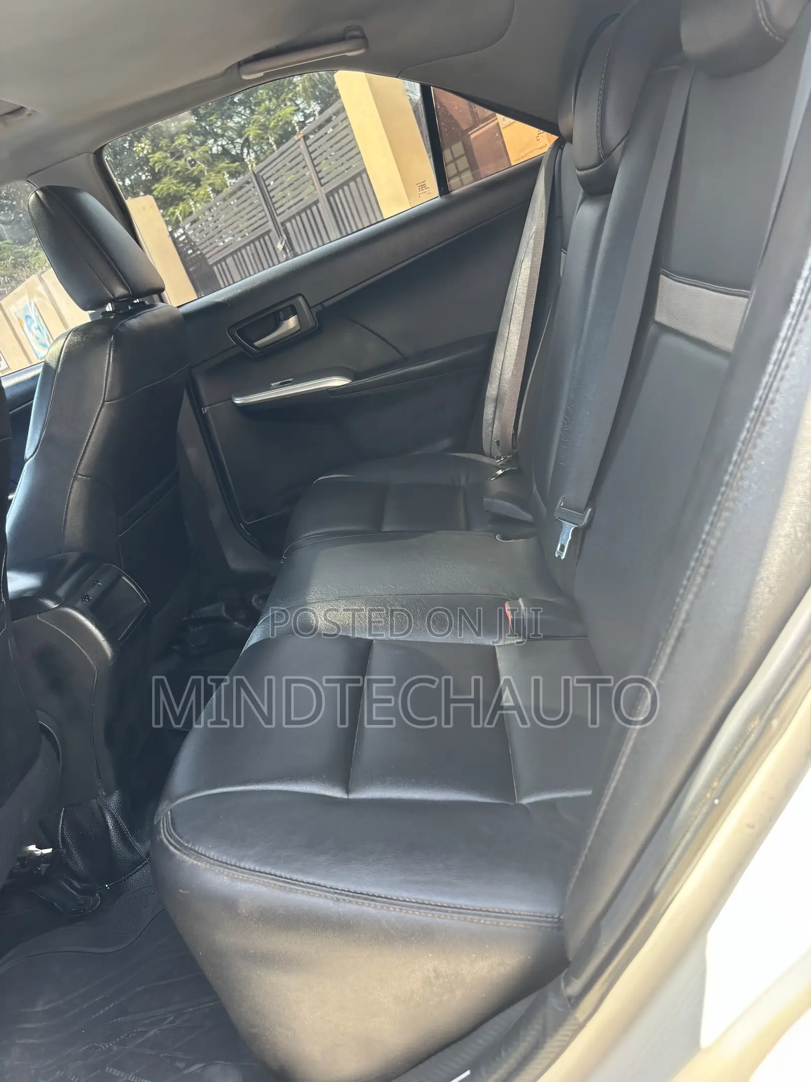 Toyota Camry SE Sport 4dr Sedan w/Prod. End 11/13 (2.5L 4cyl 6A) 2014