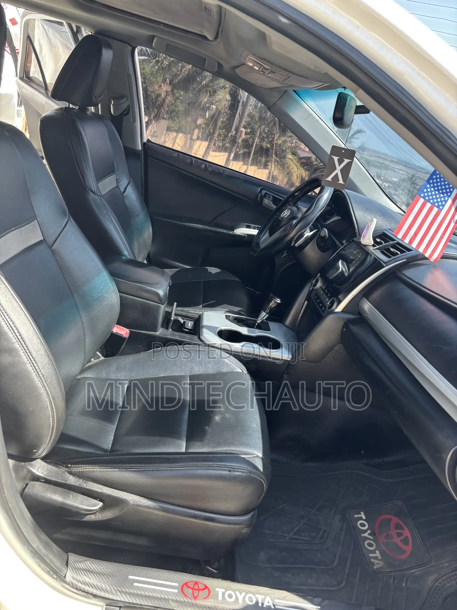 Toyota Camry SE Sport 4dr Sedan w/Prod. End 11/13 (2.5L 4cyl 6A) 2014