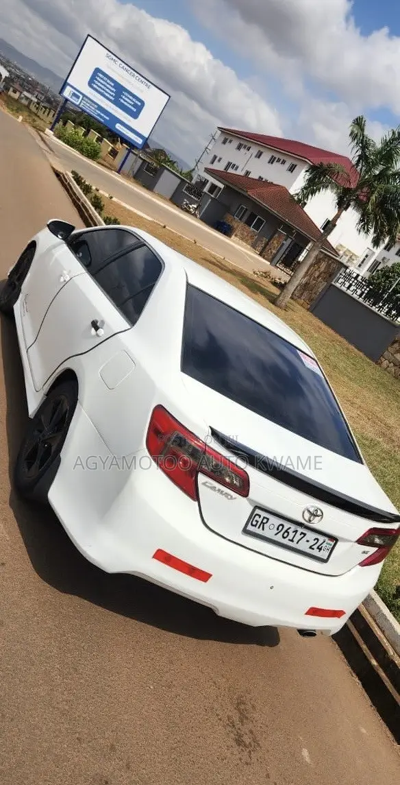 Toyota Camry SE 4dr Sedan (2.5L 4cyl 6A) 2013 White