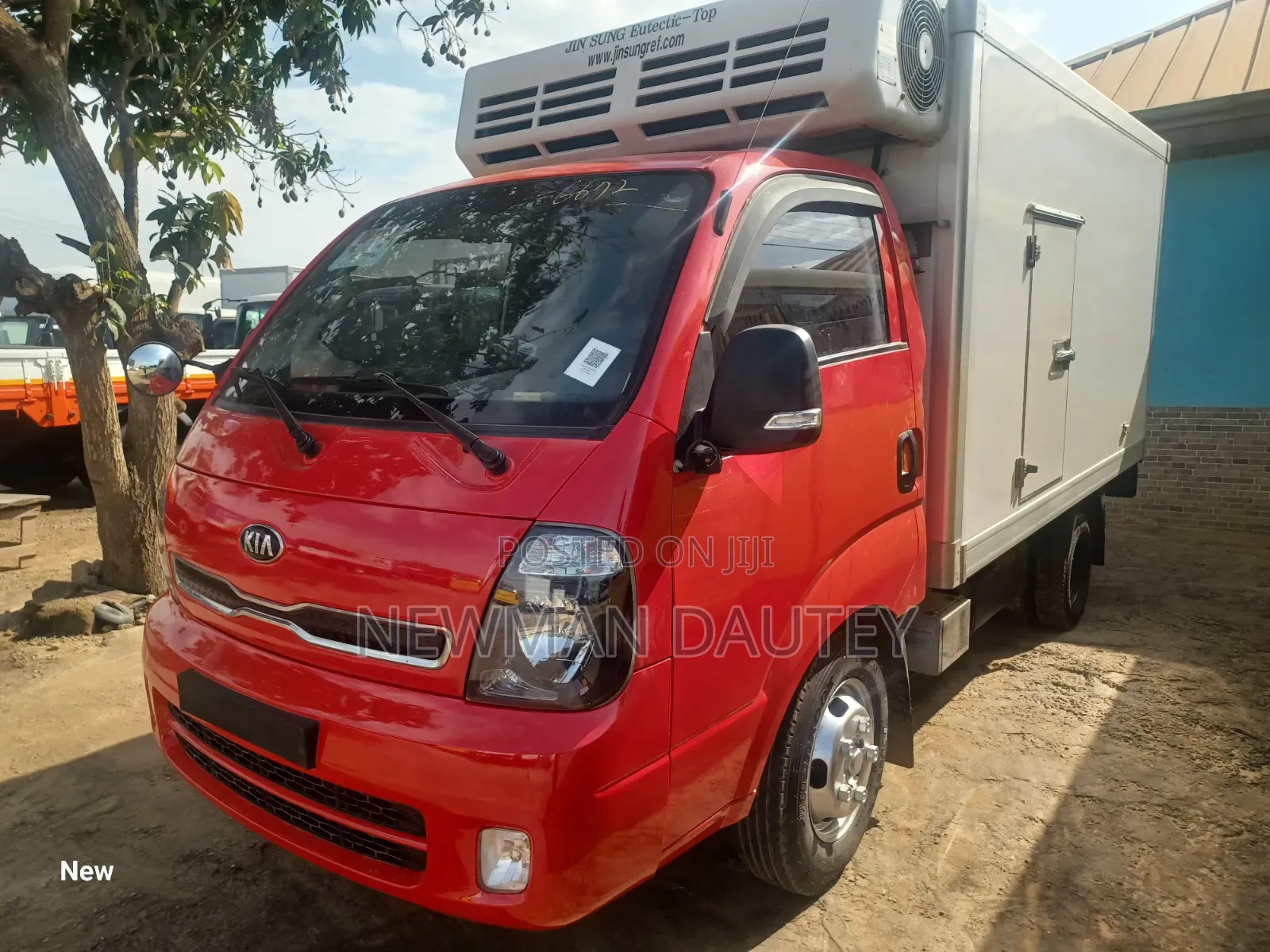 Truck Bongo Fridge Red 2020