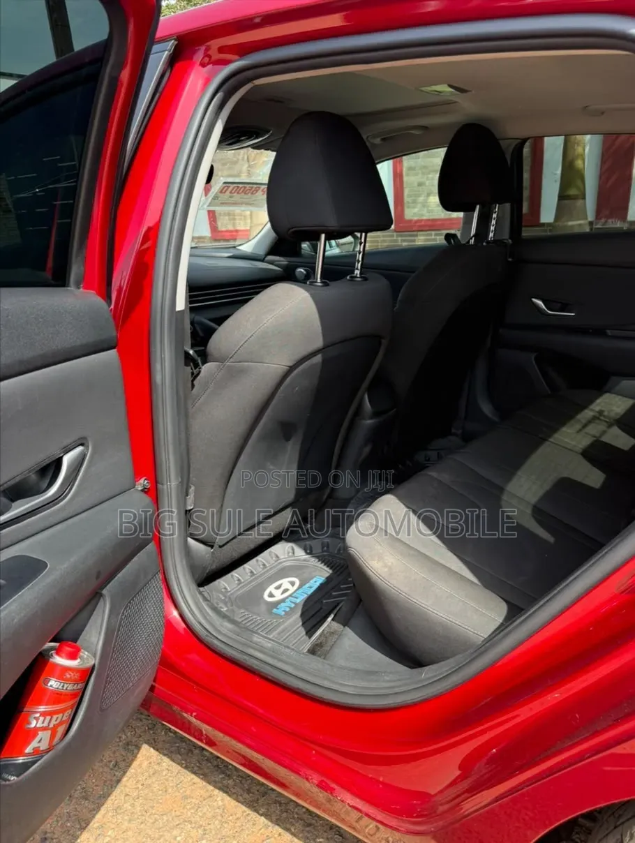 Hyundai Elantra SE 2021 Red