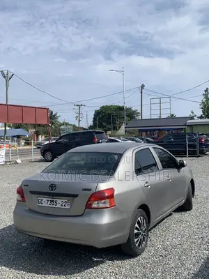 Toyota Yaris 2010 Gray