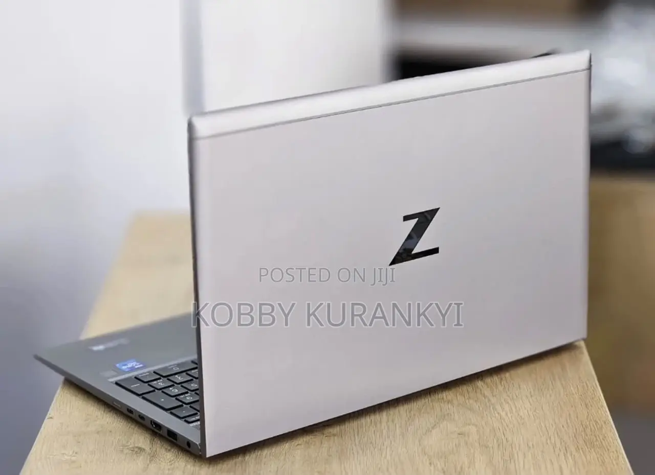New Laptop HP ZBook Firefly G8 16GB Intel Core i7 SSD 512GB
