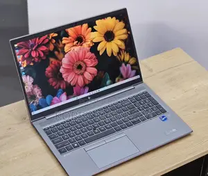 New Laptop HP ZBook Firefly G8 16GB Intel Core i7 SSD 512GB