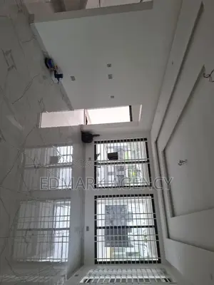 4bdrm House in Achimota, The Mall for sale