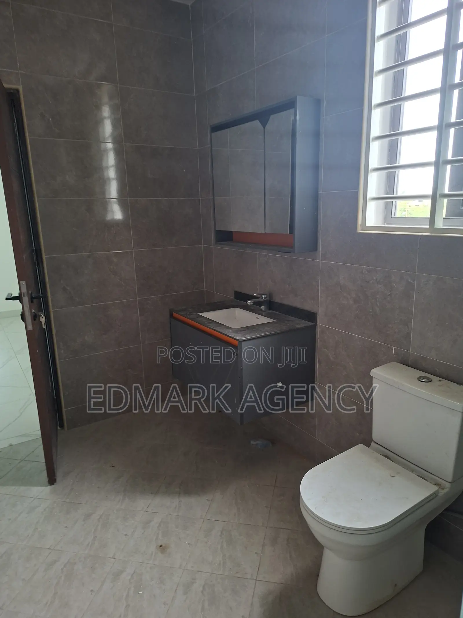 4bdrm House in Achimota, The Mall for sale