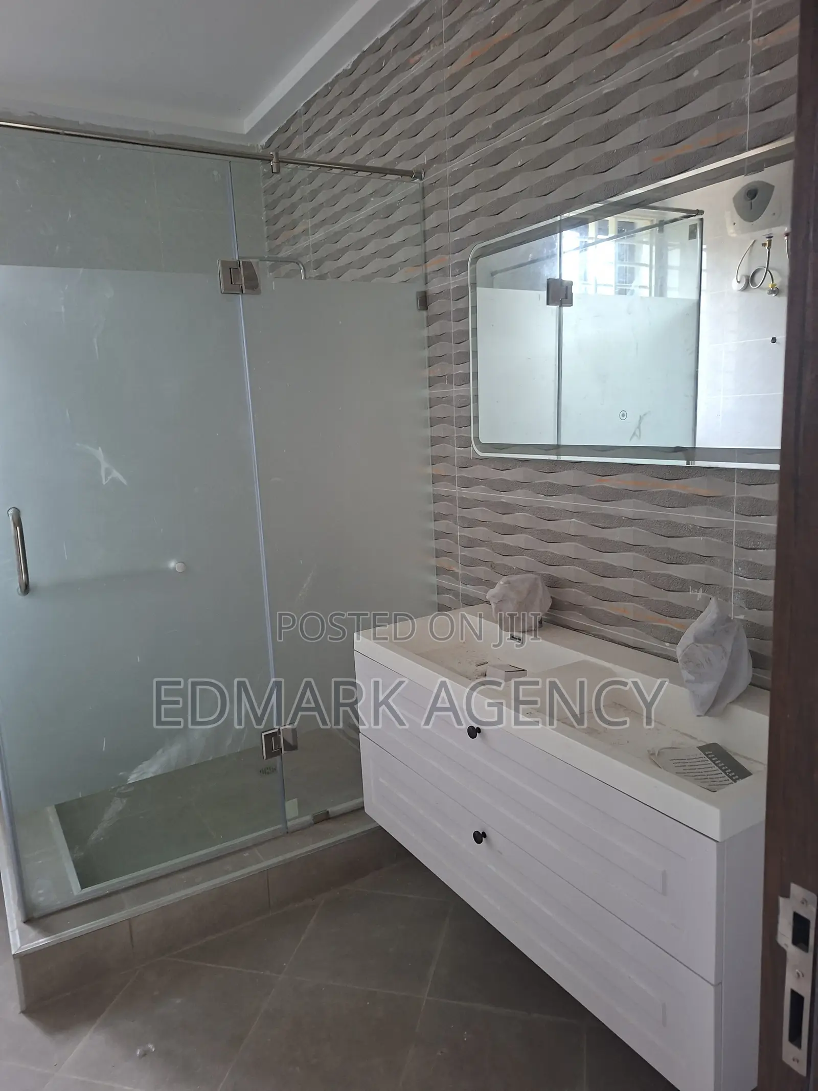 4bdrm House in Achimota, The Mall for sale